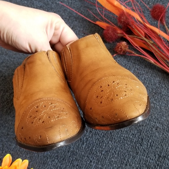 2×$20 Pimento Camel Suede Ankle Booties Pointy 6 - Picture 3 of 8
